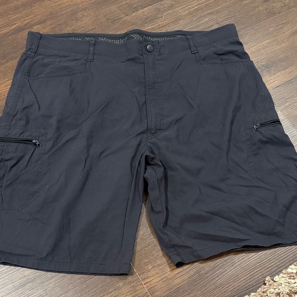 Wrangler Men's Black Cargo Shorts